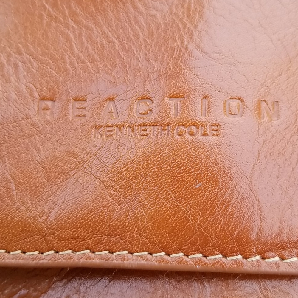 Kenneth Cole Reaction tan leather shoulder bag Flap closure - Picture 3 of 8
